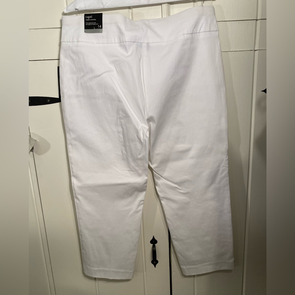 Macy’s Alfani Tummy Control Bright White Stretch Capri Pants. NWT. Size 14. - Picture 7 of 7